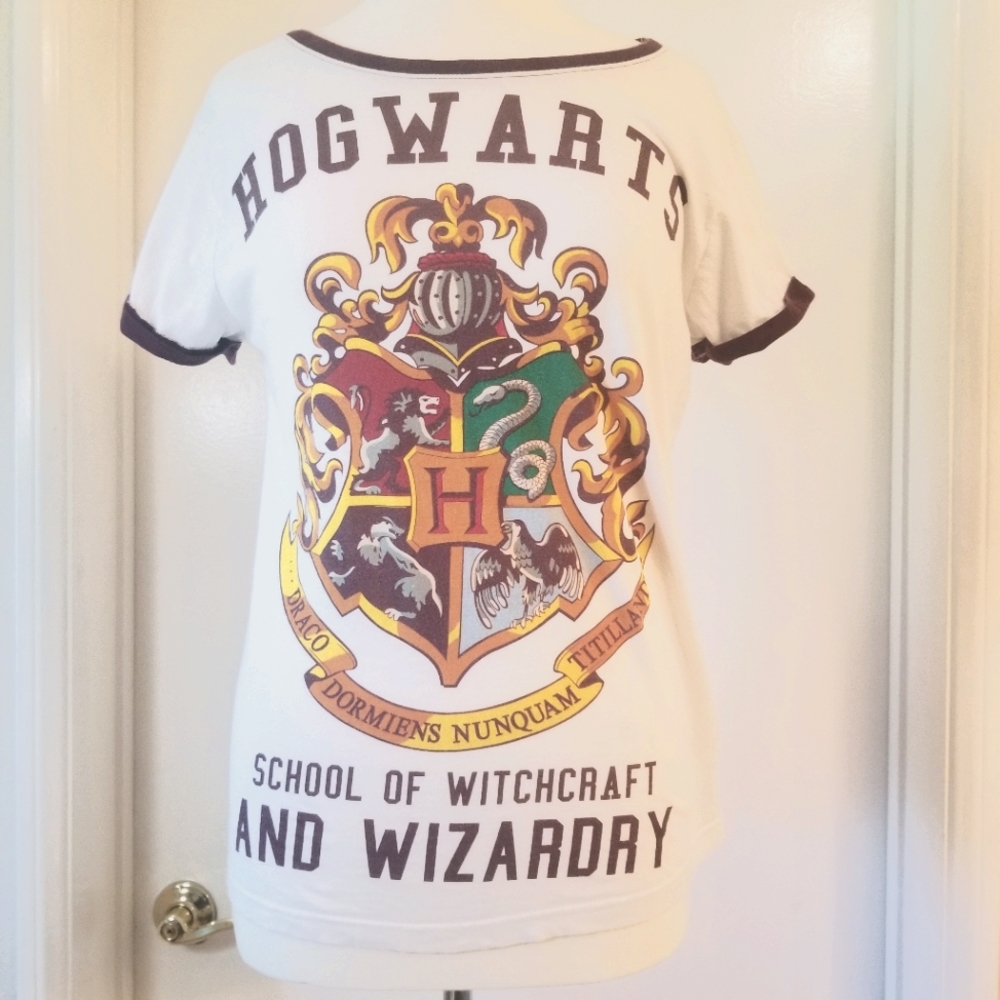 Harry Potter Hogwarts Witchcraft Wizardry T-Shirt - Picture 2 of 12